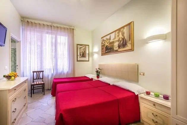 Üç Kişilik Oda, Sigara İçilmez