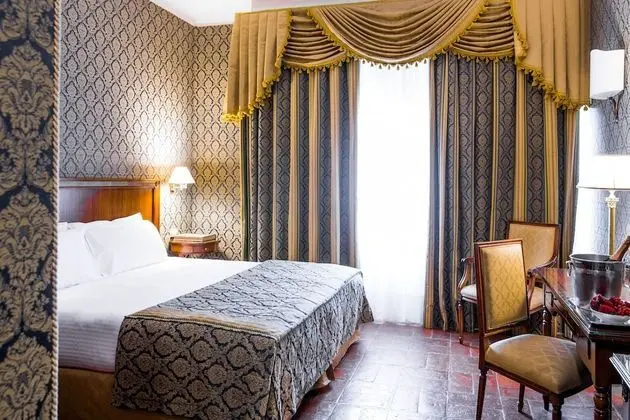 Superior Tek Büyük Yataklı Oda