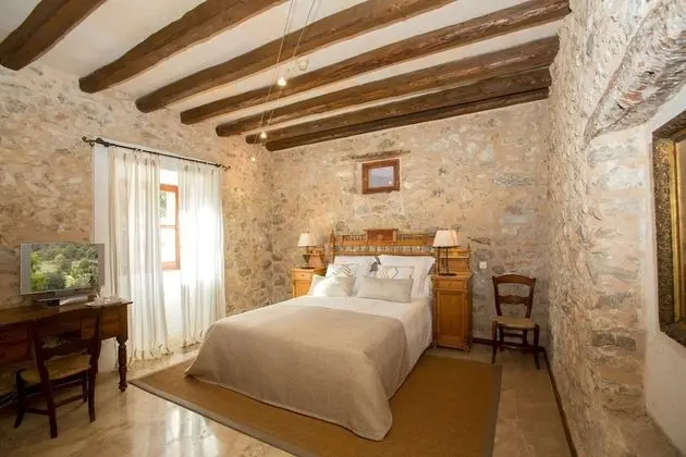 Büyük Yataklı Tek Kişilik Oda