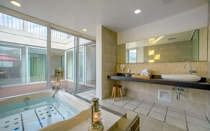 Standard Oda, Sıcak Su Havuzu (Tub only available May-Nov)