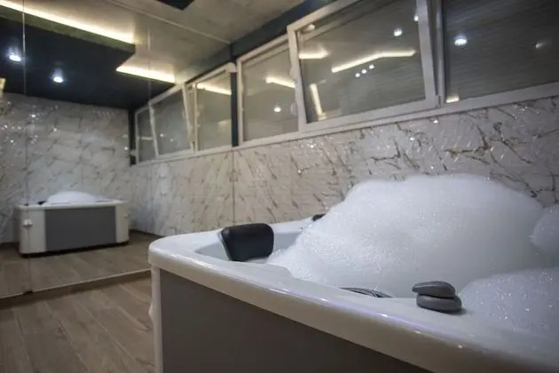 Luxury Tek Büyük Yataklı Oda