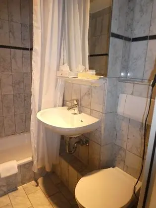 Üç Kişilik Oda