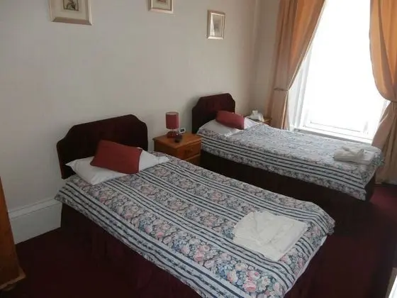 İki Ayrı Yataklı Oda, Banyolu/Duşlu