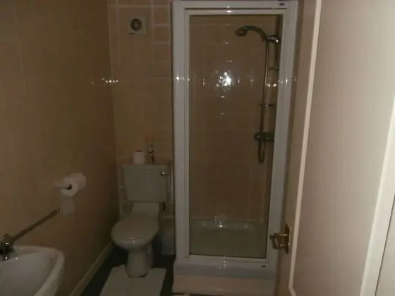 Tek Kişilik Oda, Ortak Banyo