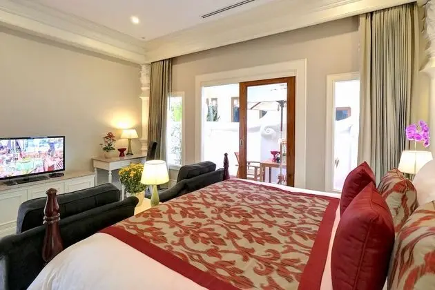 Deluxe King Courtyard