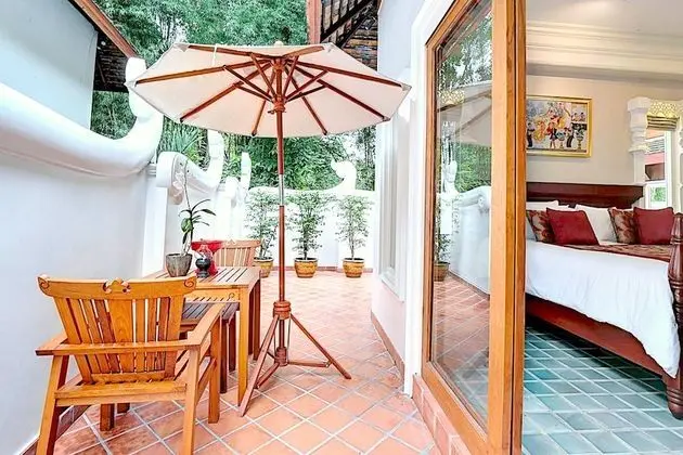 Deluxe King Courtyard