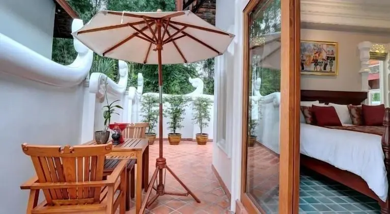 Deluxe King Courtyard