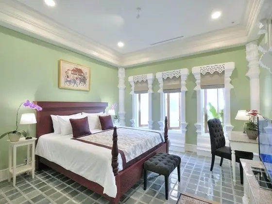 Executive Signature King Suite