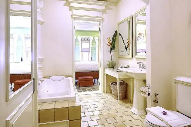 Executive Signature King Suite