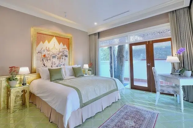 Premier King Courtyard Suite