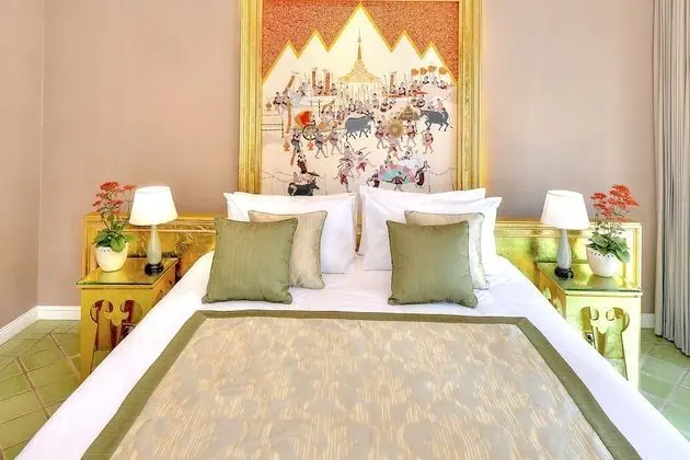 Premier King Courtyard Suite