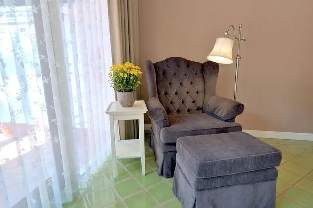 Premier King Courtyard Suite