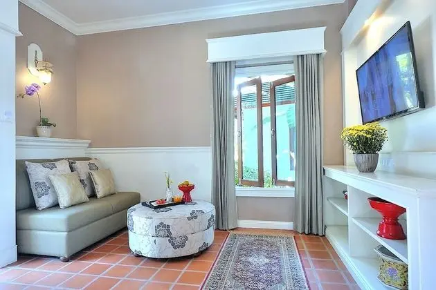 Premier King Courtyard Suite