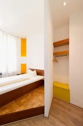 Büyük Yataklı Tek Kişilik Oda