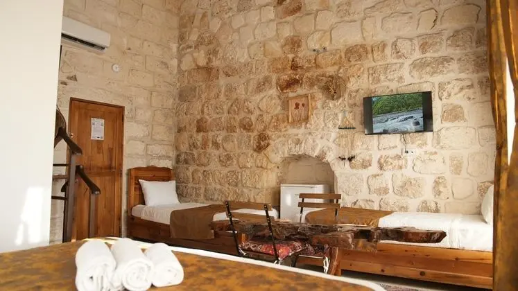 Harmel Odası: Şehrin Tarihi Dokusunu İzleyebileceğiniz, Odanıza Yakın Konumdaki Konforlu Açık Hava Teras Alanı.