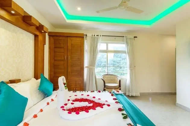 Honeymoon Tek Büyük Yataklı Oda