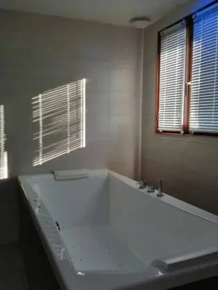 Romantic Stüdyo, Sıcak Su Küveti (Un moment à deux)