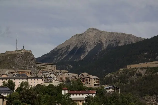 İki Ayrı Yataklı Oda, Dağ Manzaralı