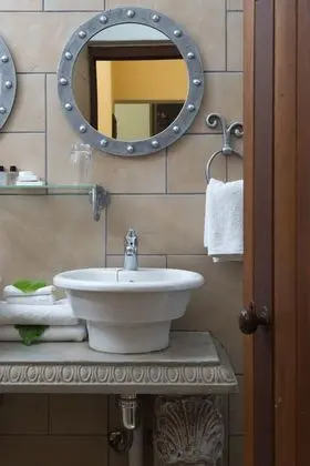 Luxury Tek Büyük Yataklı Oda