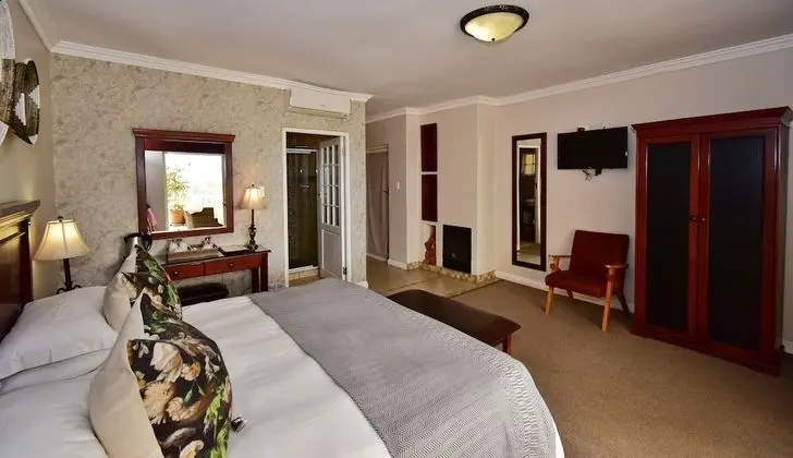 Executive Suites Top Floor w Fireplace