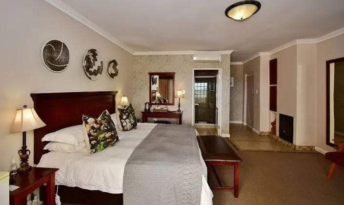 Executive Suites Top Floor w Fireplace