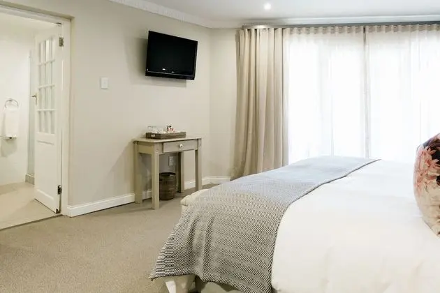Executive Suites Top Floor w Fireplace