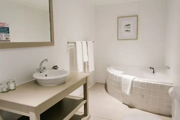 Executive Suites Top Floor w Fireplace