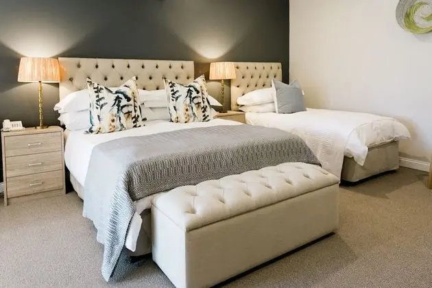Family Rooms, No Fireplace