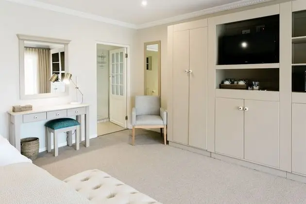 Family Rooms, No Fireplace