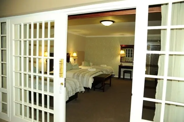 Family Rooms, No Fireplace