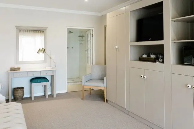 Family Rooms, No Fireplace