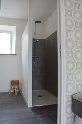 Deluxe Dört Kişilik Oda, Birden Çok Yatak, Özel Banyo, Avlu Manzaralı