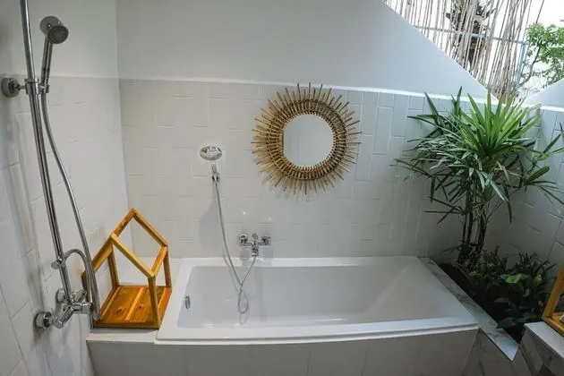 King Suite Pool View