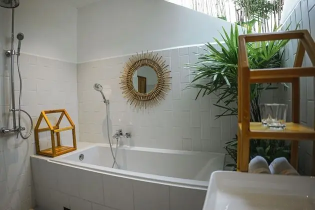 King Suite Pool View