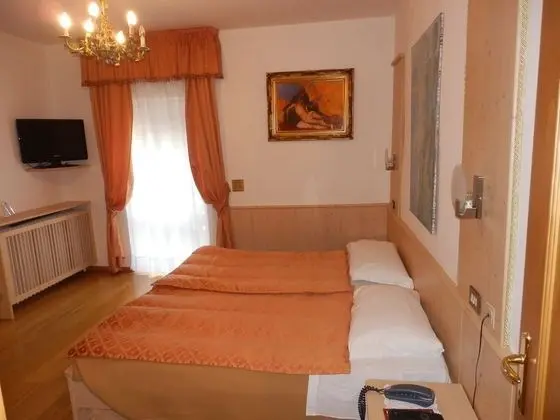 Üç Kişilik Oda