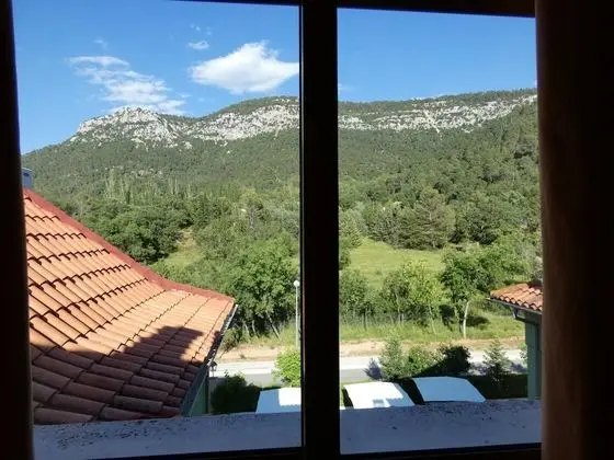 Büyük Yataklı Tek Kişilik Oda