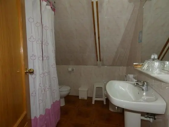 Büyük Yataklı Tek Kişilik Oda