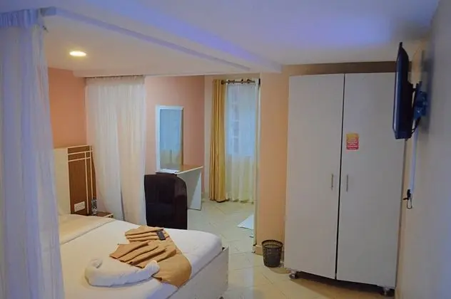 Basic Tek Büyük Yataklı Oda