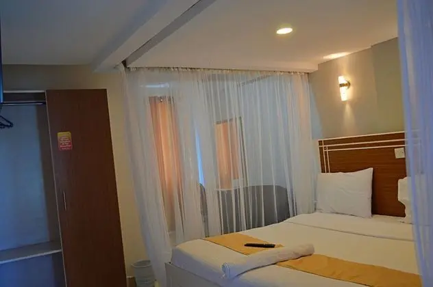 Basic Tek Büyük Yataklı Oda