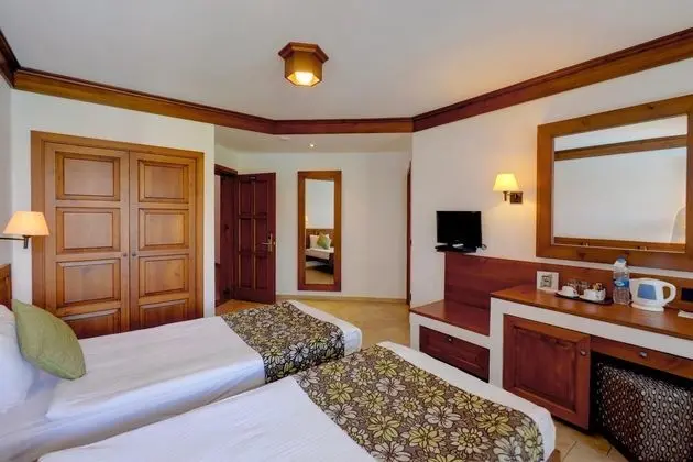 https://images.etstur.com/files/images/hotelImages/TR/52014/l/Montana-Pine-Resort-Oda-390625.jpg