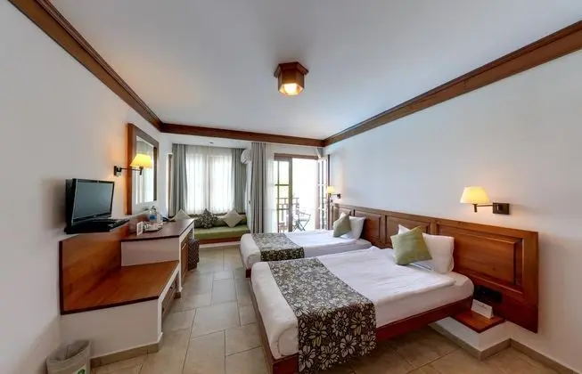 https://images.etstur.com/files/images/hotelImages/TR/52014/l/Montana-Pine-Resort-Oda-390627.jpg