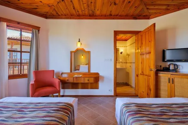 https://images.etstur.com/imgproxy/resize/2560x1440/files/images/hotelImages/etsrooms/797/Montana_Pine_Resort_20250713201234_3.jpg