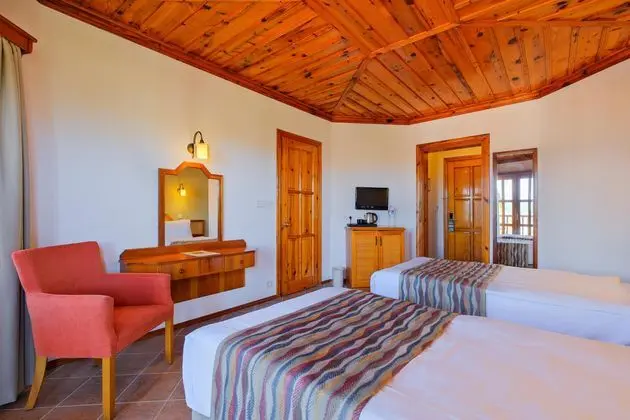 https://images.etstur.com/imgproxy/resize/2560x1440/files/images/hotelImages/etsrooms/797/Montana_Pine_Resort_20250713201234_4.jpg