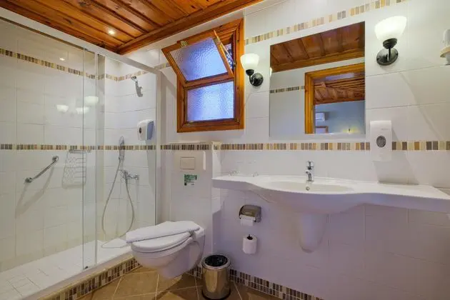 https://images.etstur.com/imgproxy/resize/2560x1440/files/images/hotelImages/etsrooms/797/Montana_Pine_Resort_20250713201234_5.jpg