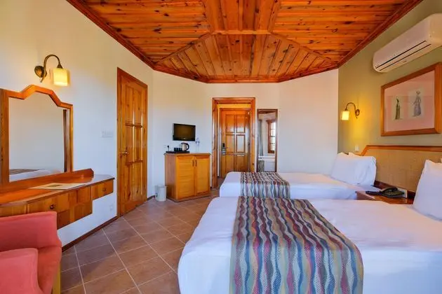 https://images.etstur.com/imgproxy/resize/2560x1440/files/images/hotelImages/etsrooms/797/Montana_Pine_Resort_20250713201235_6.jpg