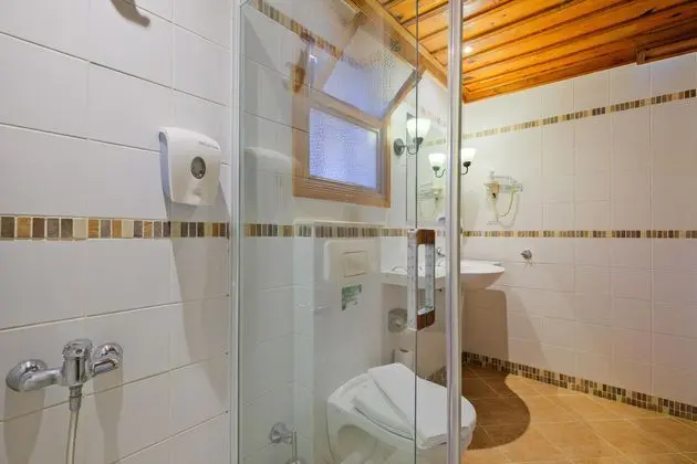 https://images.etstur.com/imgproxy/resize/2560x1440/files/images/hotelImages/etsrooms/797/Montana_Pine_Resort_20250713201235_7.jpg