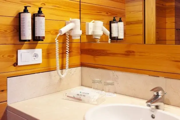 Büyük Yataklı Tek Kişilik Oda