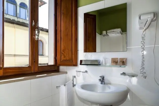 Superior Tek Büyük veya İki Ayrı Yataklı Oda, Özel Banyo, Bahçe Manzaralı