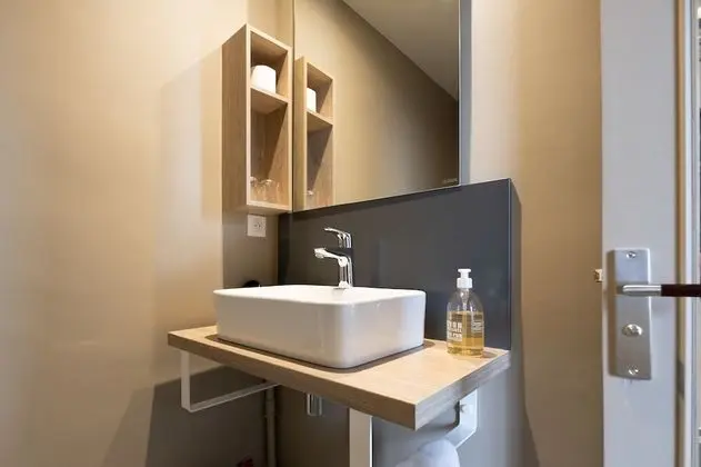 Tek Büyük Yataklı Oda, 1 Büyük (Queen) Boy Yatak, Özel Banyo, Avlu Manzaralı (Blanche)