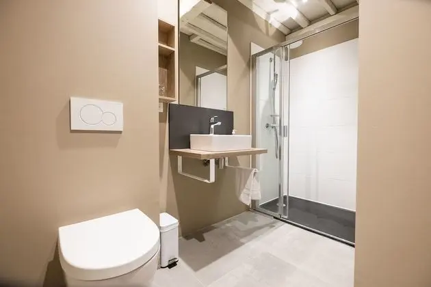 Tek Büyük Yataklı Oda, 1 Büyük (Queen) Boy Yatak, Özel Banyo, Avlu Manzaralı (Bleue)